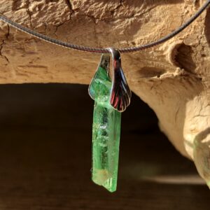Quartz Point, Green with clasp and 45cm silver chain