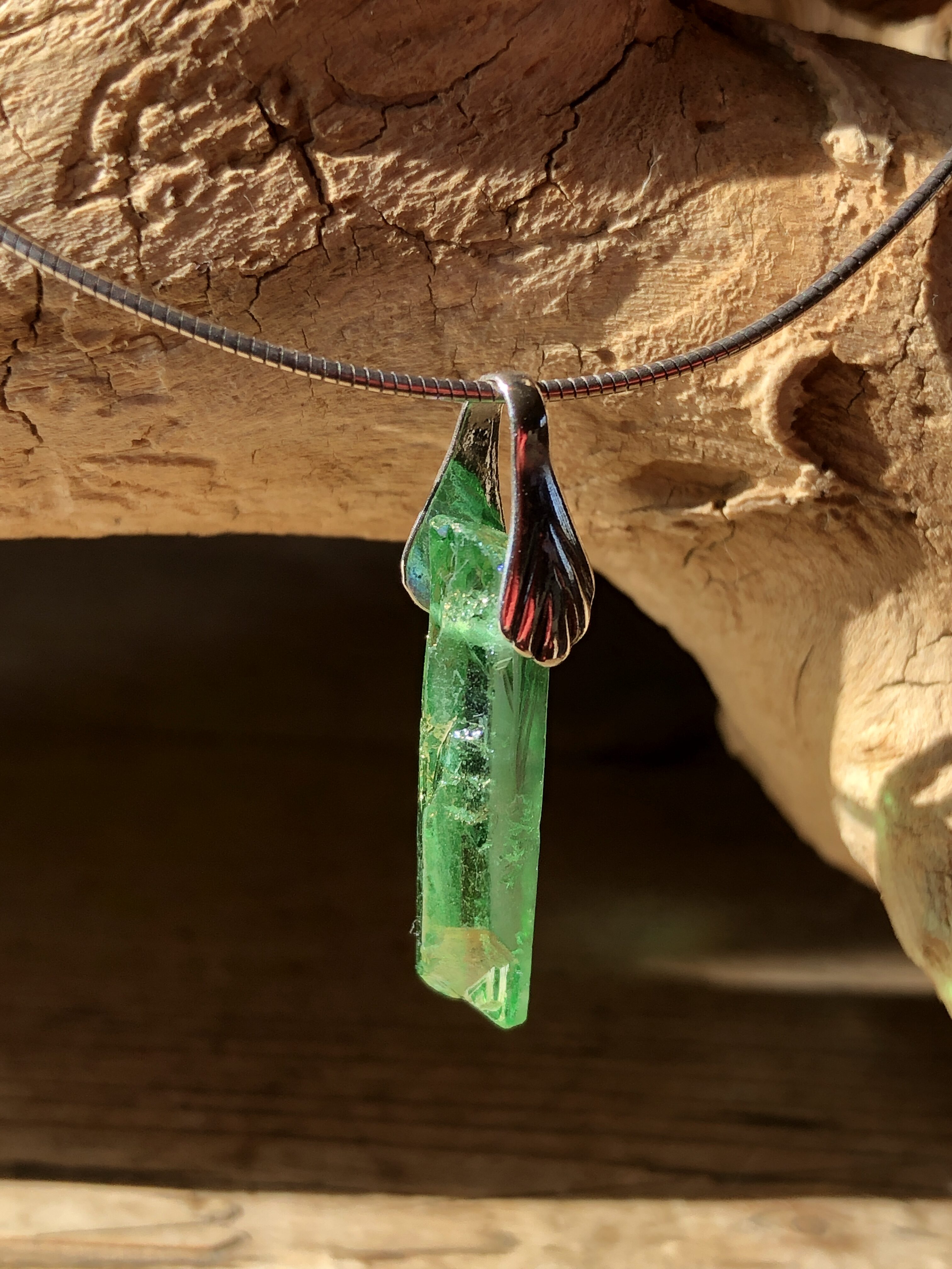 Quartz Point, Green with clasp and 45cm silver chain