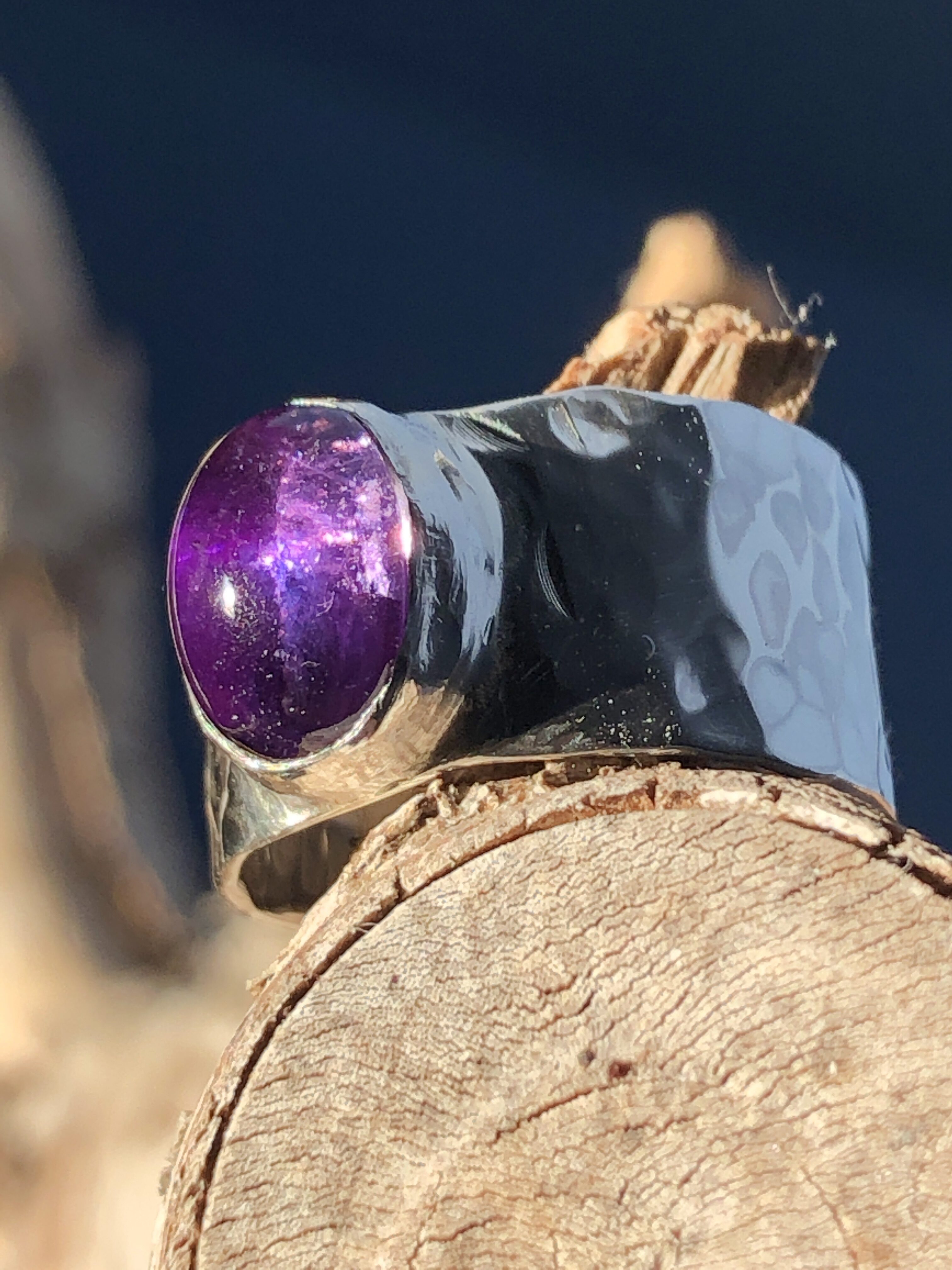 Amethyst Cabochon set in a lovely 925 Silver Hammered Ring - Image 2